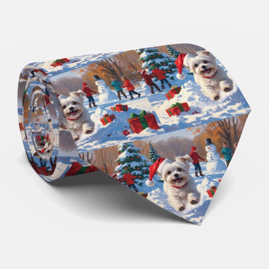 雪の中を走るマルチーズ犬のクリスマス帽 ネクタイ (ロール)