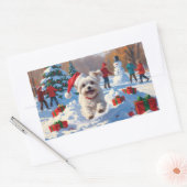 雪の中を走るマルチーズ犬のクリスマス帽 長方形シール (封筒)
