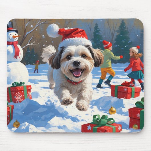 雪の中を走るマルチーズ・シーズー(クリスマス帽子付き) マウスパッド (正面)