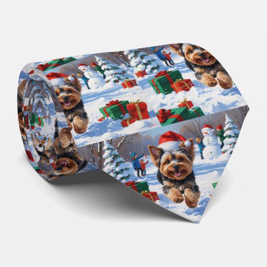 雪の中を走るヨーキープー(クリスマス帽子付き) ネクタイ (ロール)