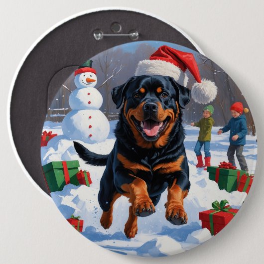 雪の中を走るロットワイラー クリスマス帽子をかぶって 缶バッジ (正面&裏面)