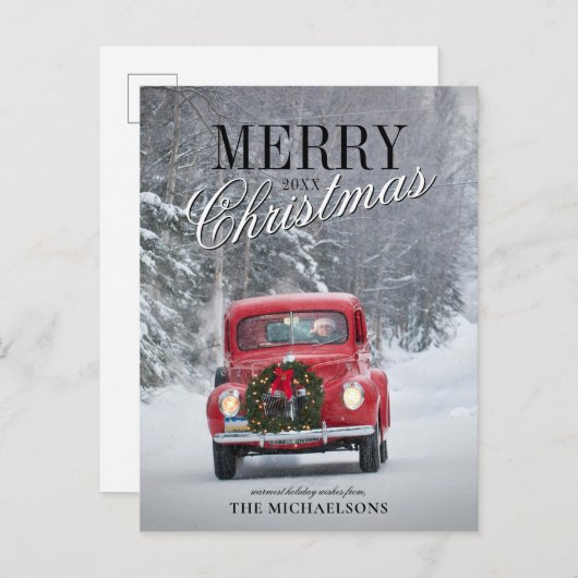 雪の中を走る赤いピックアップトラック シーズンポストカード (正面/裏面)