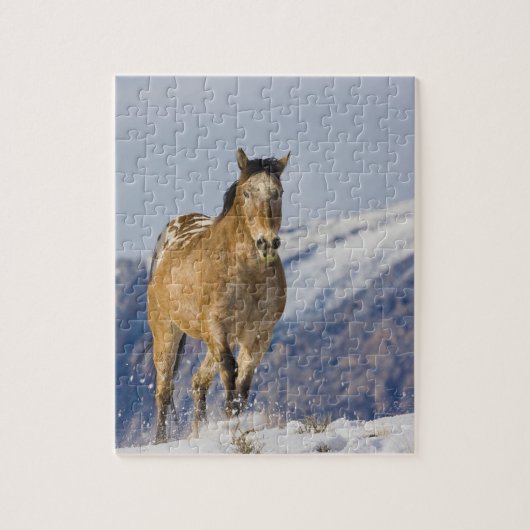 雪の中を走る馬 ジグソーパズル (縦)