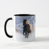 雪の中を走る馬 マグカップ (左)