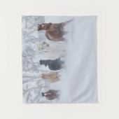 雪の中を駆ける馬 タペストリー (正面)