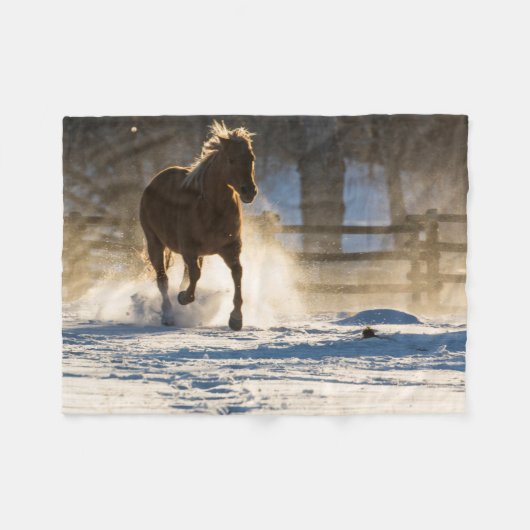 雪の中を駆ける馬 フリースブランケット (正面(横))