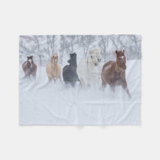 雪の中を駆ける馬 フリースブランケット (正面(横))