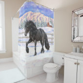 雪の中を駆け荷車を引く回る黒馬 シャワーカーテン (インサイチュ)