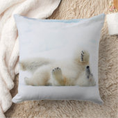 雪の中転がのシロクマ，ノルウェー クッション (ブランケット)