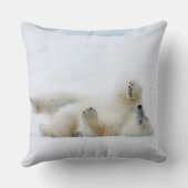 雪の中転がのシロクマ，ノルウェー クッション (裏面)