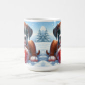 雪の中遊で赤いおもちゃのボールでボクサーの子犬 コーヒーマグカップ (中央)