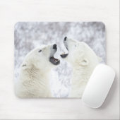 雪の中遊にホッキョクグマがいる。 マウスパッド (マウス)