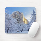 雪の中、日の出の光がエル·キャピタンを襲う マウスパッド (マウス)