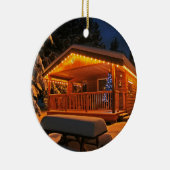 雪の丸太小屋の美しいクリスマスの照明 セラミックオーナメント (右)