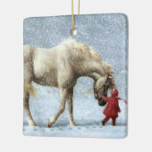 雪の休日に馬を率いる子供 セラミックオーナメント (左)