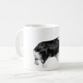 雪の光に輝くコーギー コーヒーマグカップ (正面左)