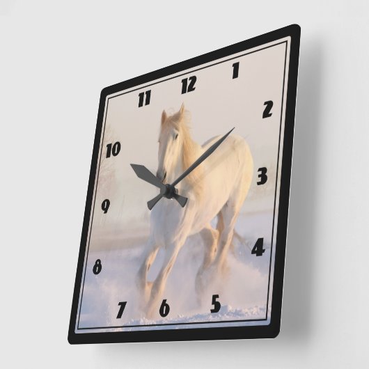 雪の写真に登場する美しい白馬 スクエア壁時計 (傾斜)