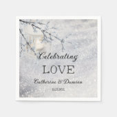 雪の冬のきらめく結婚式のランタン スタンダードカクテルナプキン (正面)