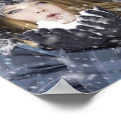 雪の冬のコートを着た美しい少女 ポスター (角)