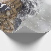 雪の冬のコートを着た美しい少女 ラッピングペーパー (角)