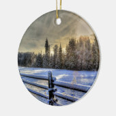 雪の冬の牧草地での日の出 セラミックオーナメント (左)