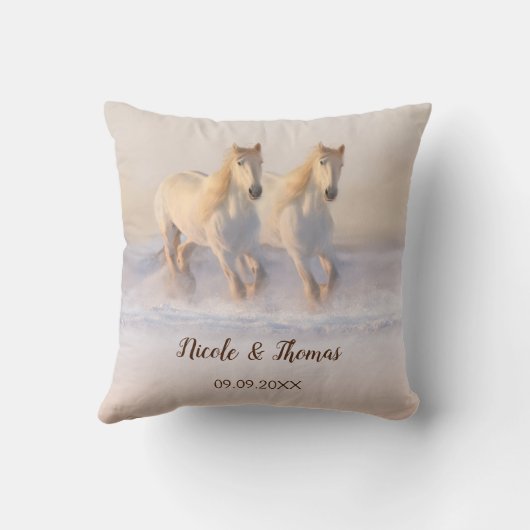 雪の冬の結婚式枕に白い馬 クッション (裏面)