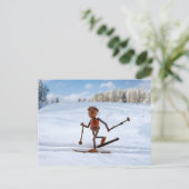 雪の冬の葉書の上のアコーン小妖精や小人スキー ポストカード (スタンド正面)