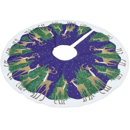 雪の冬の鹿の森のクリスマス ブラッシュドポリエステルツリースカート (アングル)