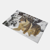 雪の動物の大きな灰色の野生の狼の姿 ドアマット (アングル)