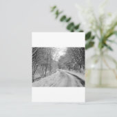 雪の国道 黒と白のイメージ ポストカード (スタンド正面)