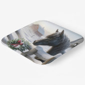 雪の多いクリスマスのリースを持つ黒馬 ペーパープレート (傾斜あり)