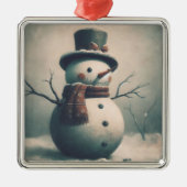 雪の多いクリスマスの可愛いヴィンテージ雪だるま メタルオーナメント (正面)
