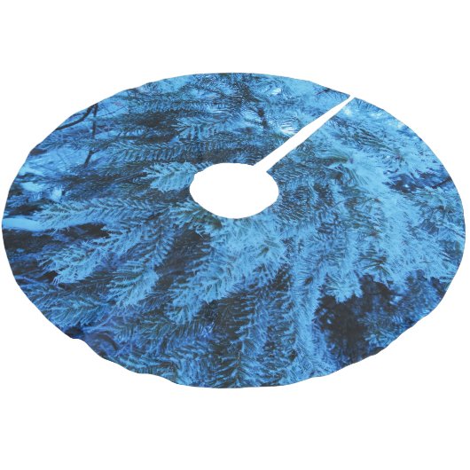 雪の多いクリスマスフォレストスプルース ブラッシュドポリエステルツリースカート (アングル)