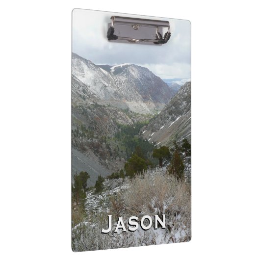 雪の多いシエラネバダ山脈をドライブする クリップボード (右)