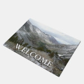 雪の多いシエラネバダ山脈をドライブする ドアマット (アングル)