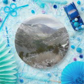 雪の多いシエラネバダ山脈をドライブする ペーパープレート (パーティー)