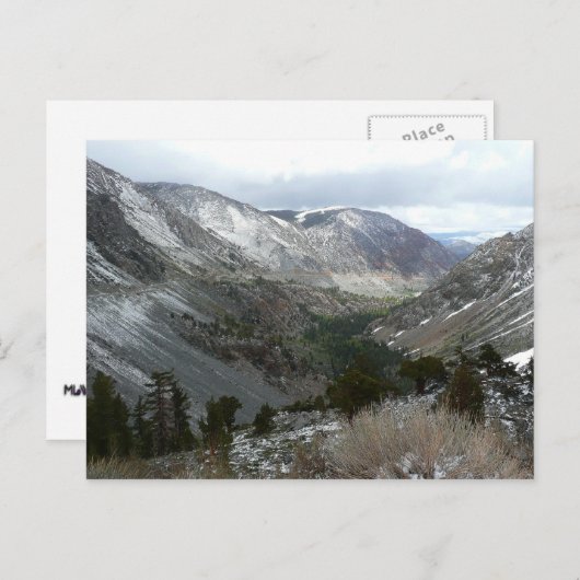 雪の多いシエラネバダ山脈をドライブする ポストカード (正面/裏面)