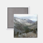 雪の多いシエラネバダ山脈をドライブする マグネット (正面/裏面)