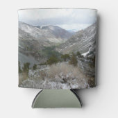 雪の多いシエラネバダ山脈をドライブする 缶クーラー (正面)