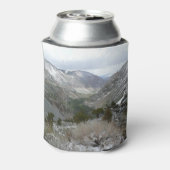 雪の多いシエラネバダ山脈をドライブする 缶クーラー (缶裏面)