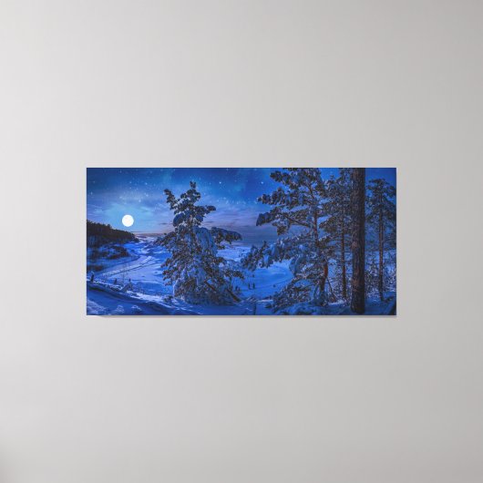 雪の多いバルト海の海岸とモミの木が夜に キャンバスプリント (正面)