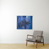 雪の多いバルト海の海岸とモミの木が夜に タペストリー (インサイチュ(横))