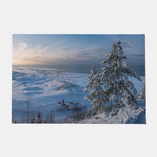 雪の多い冬のバルト海沿岸 ドアマット (正面)