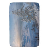 雪の多い冬のバルト海沿岸 バスマット (正面縦)