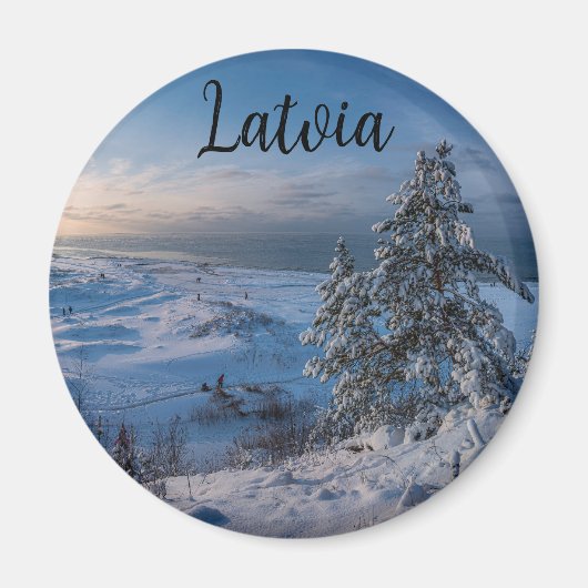 雪の多い冬のバルト海沿岸 マグネット (正面)