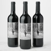 雪の多い冬の日に公園の人々 ワインラベル (ボトル)