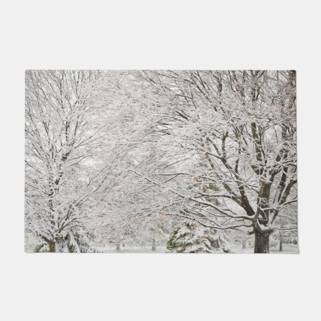 雪の多い冬の森 ドアマット (正面)