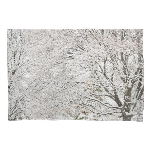 雪の多い冬の森 枕カバー (正面)