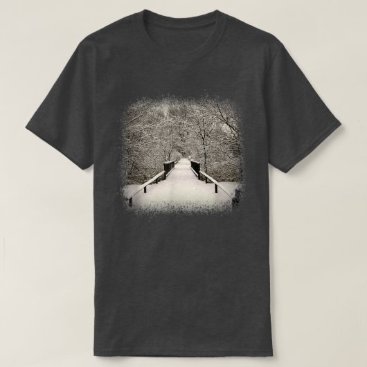 雪の多い冬の森 Tシャツ (デザイン正面)