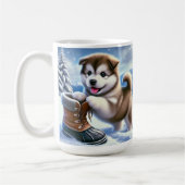 雪の多い冬の遊風景を、かわいいハスキーのワンちゃん コーヒーマグカップ (左)